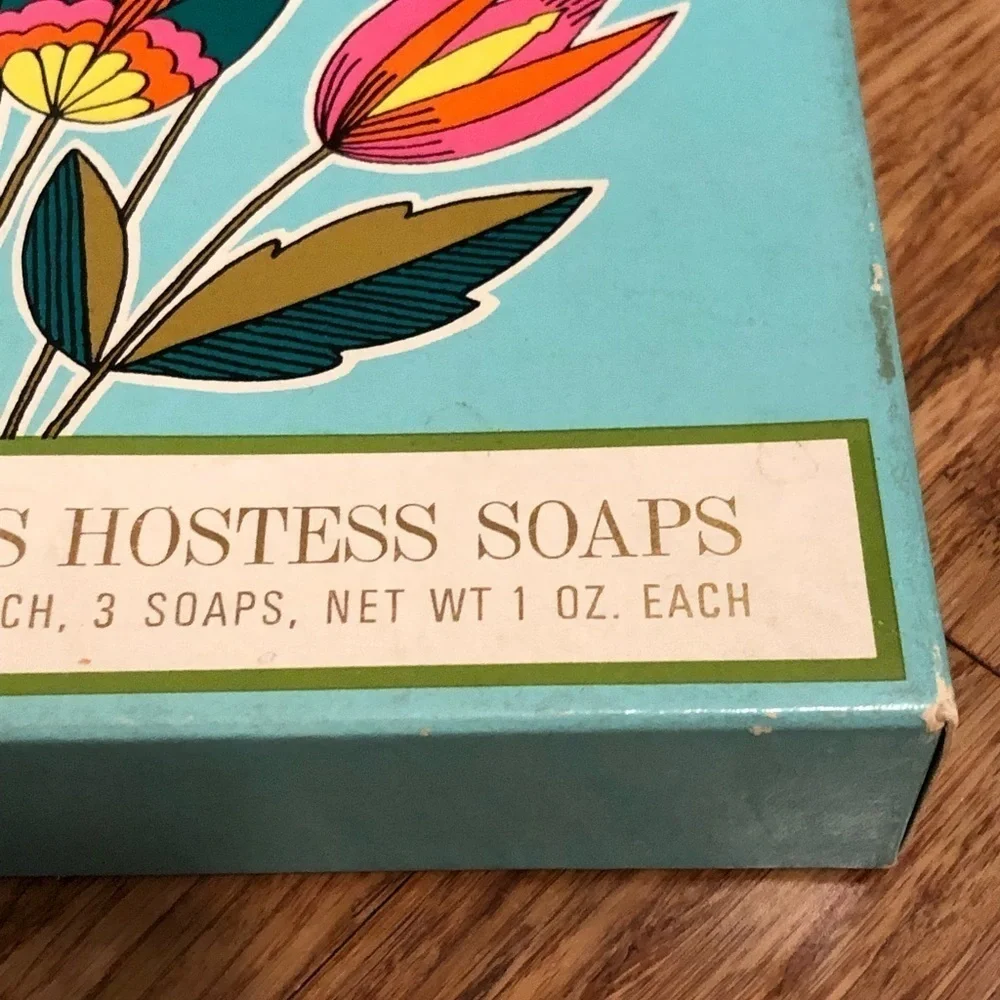 New in Box Vintage Avon Spring Hostess Soaps white and pink tulips. 6 soaps. - Picture 7 of 13